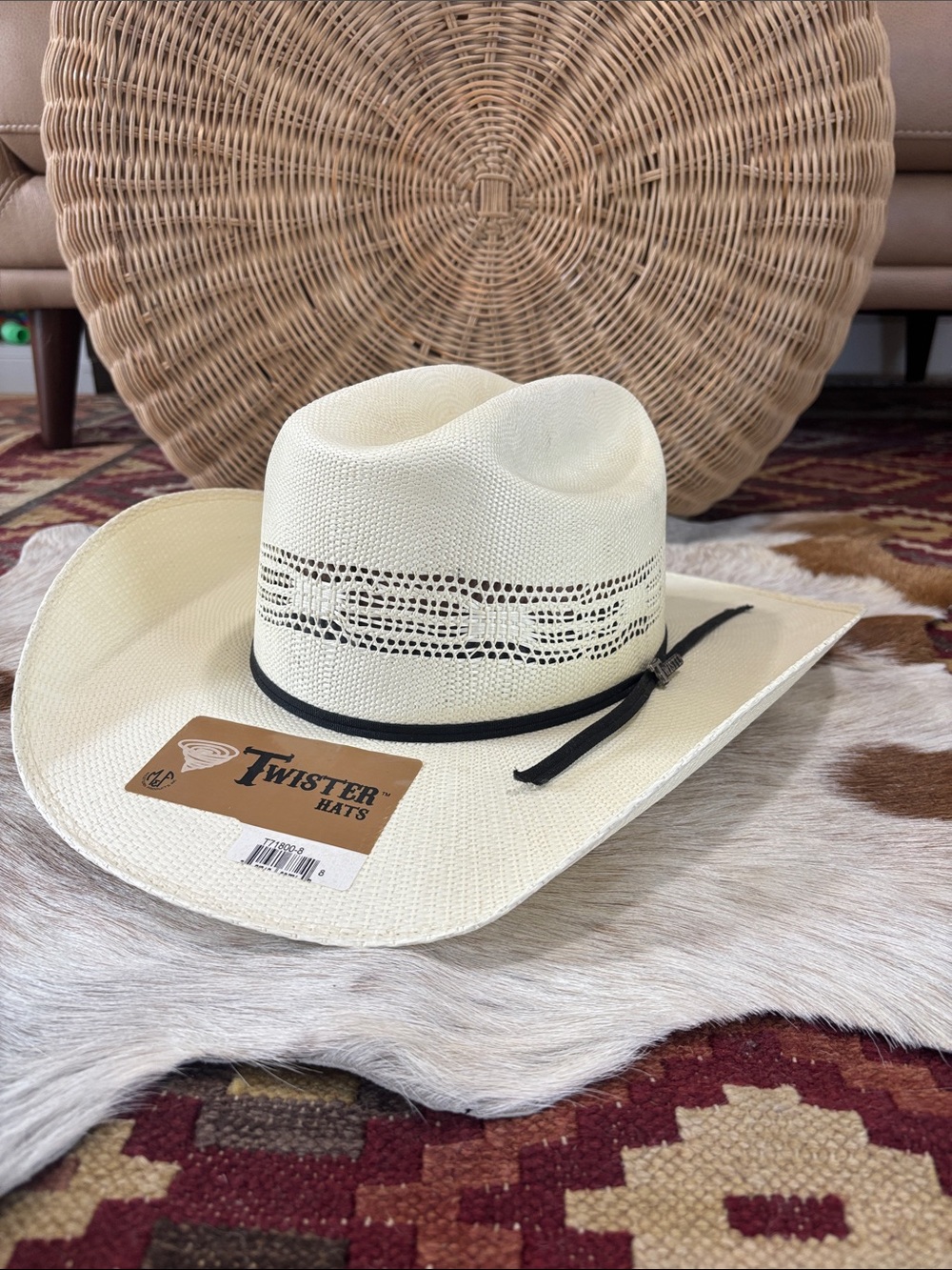 Twister size 8 straw, cowboy hat